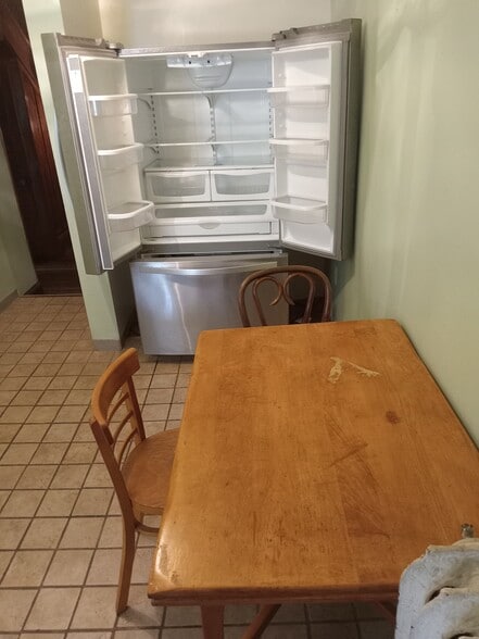 Apt 4 - 3 door refrig - 523 E State St