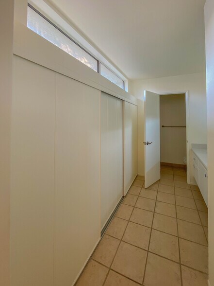 Building Photo - 4900 Overland Ave