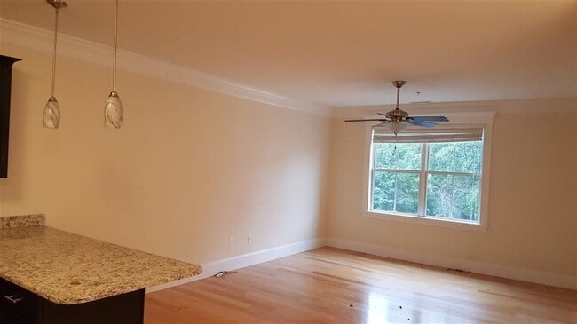 Building Photo - 2 Silver St