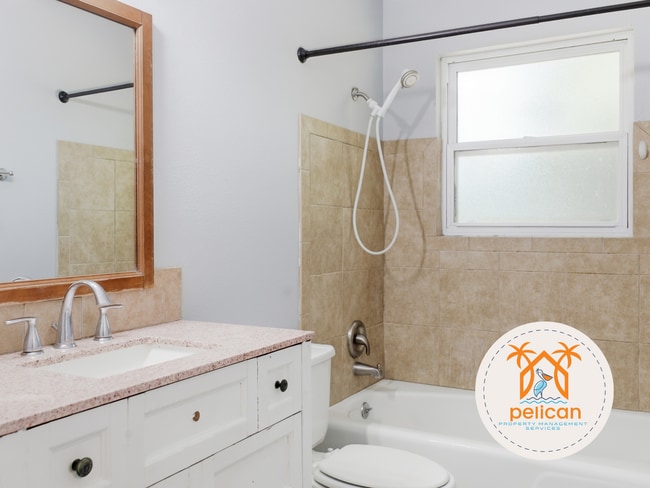 Building Photo - Spacious 4 Bedroom, 2 Bathroom Home