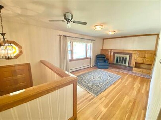 Building Photo - 5 Bedroom Home in Essex Junction! Available 7/1
