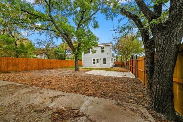 Building Photo - 2602 W Clarendon Dr