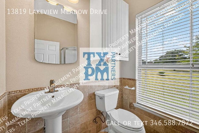 Building Photo - 13819 Lakeview Meadow Dr