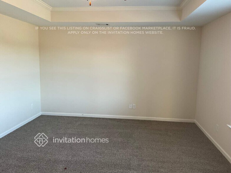 Building Photo - 319 Village Broad St