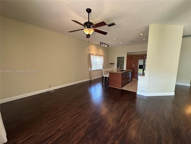 Building Photo - 4192 Laurel Ridge Cir