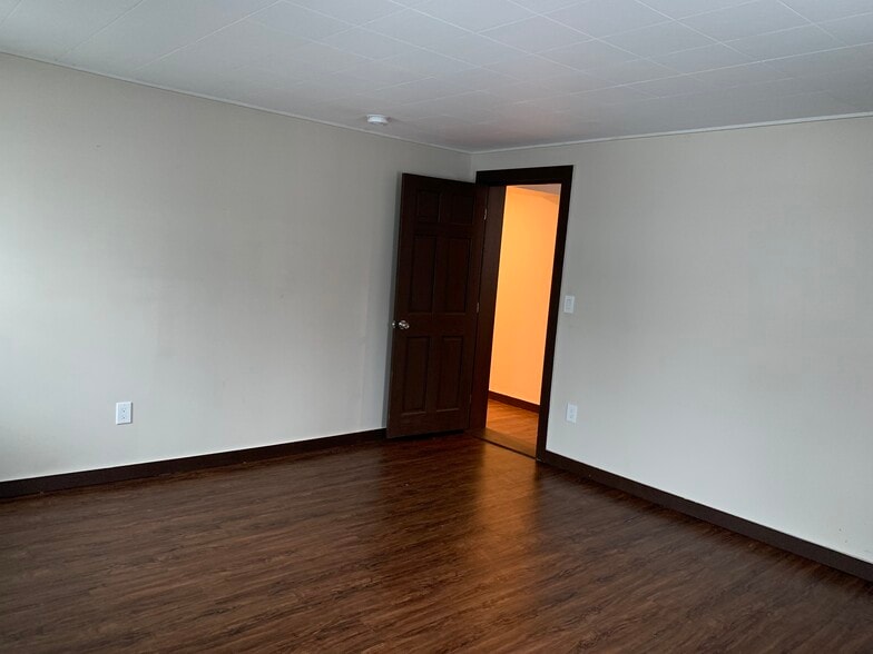 Building Photo - 15 Bower St