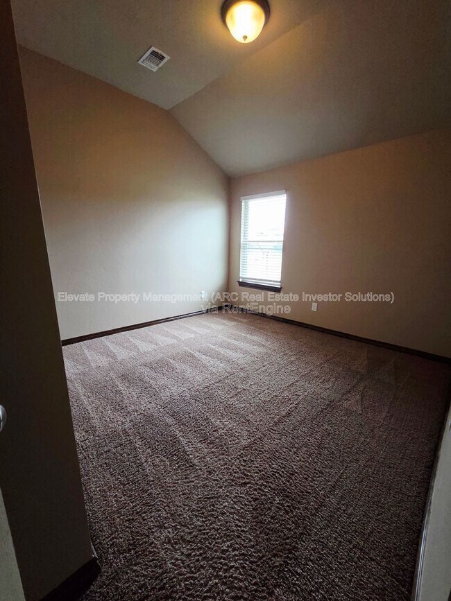 Building Photo - 2302 Kintyre Rd