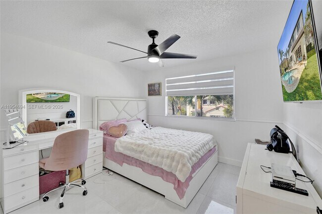 Building Photo - 1367 Camellia Cir