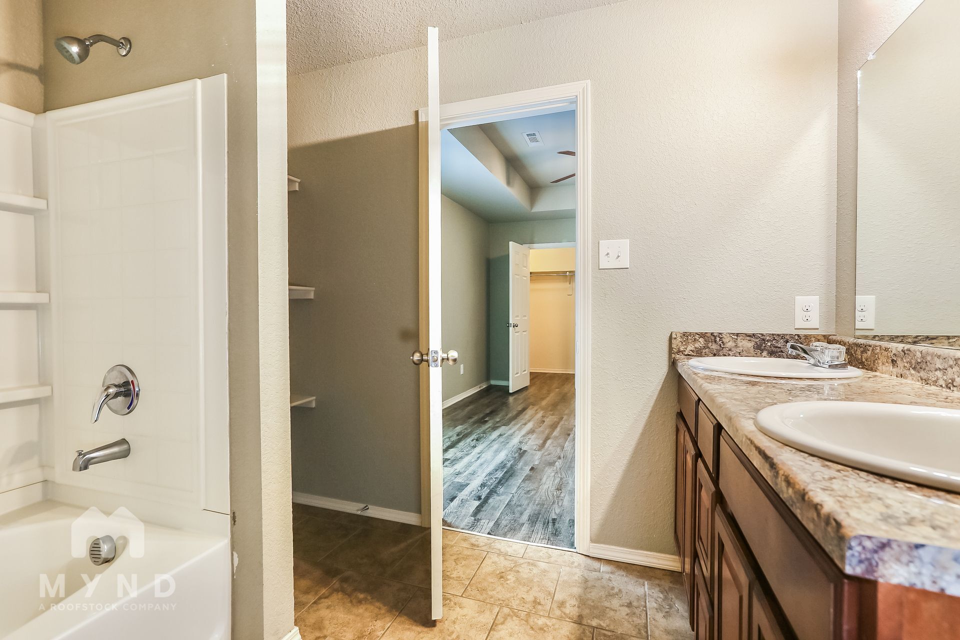 Building Photo - 2001 Honeycomb St