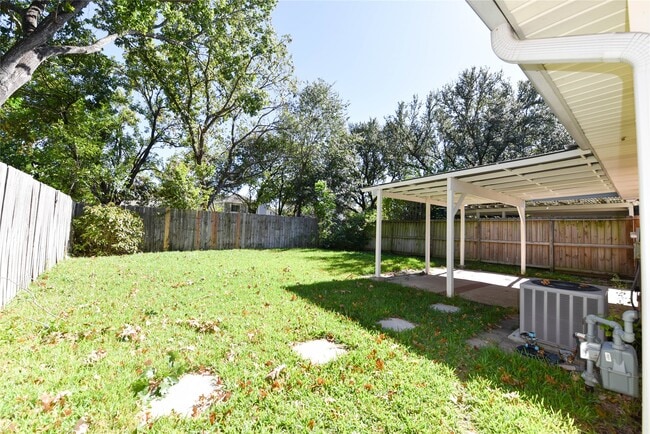 Building Photo - 8558 Laurel Trails Dr