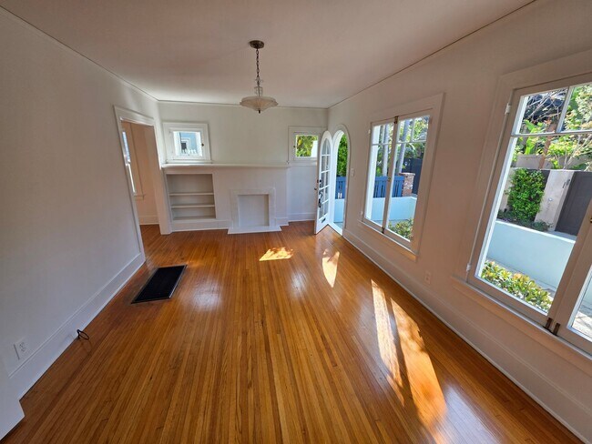 Building Photo - 124-128 Breeze Ave.-126