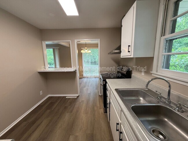 Building Photo - 2523 Overbrook Dr