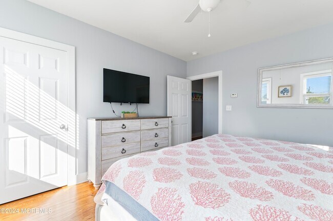 Building Photo - 19 Church St