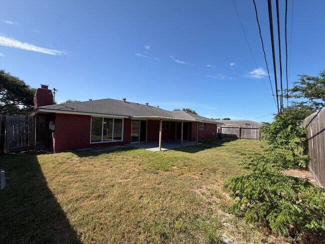 Building Photo - 749 Burkshire Dr