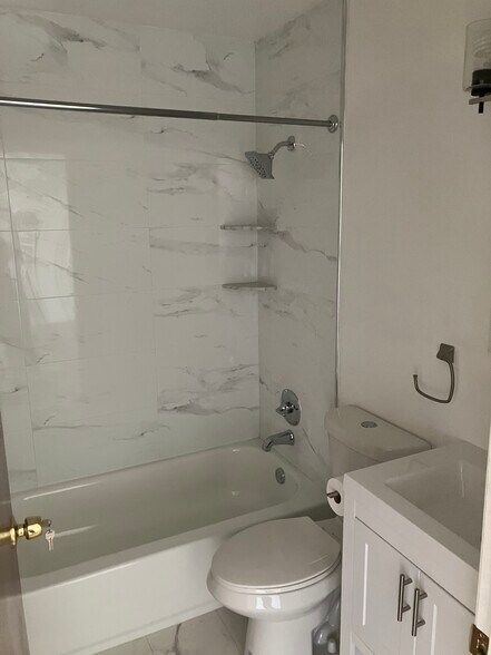 Building Photo - 136 N 10th St