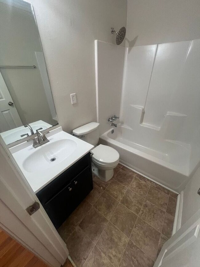 Building Photo - READY NOW!!! 2 bedroom townhouse available in Lawrenceville!