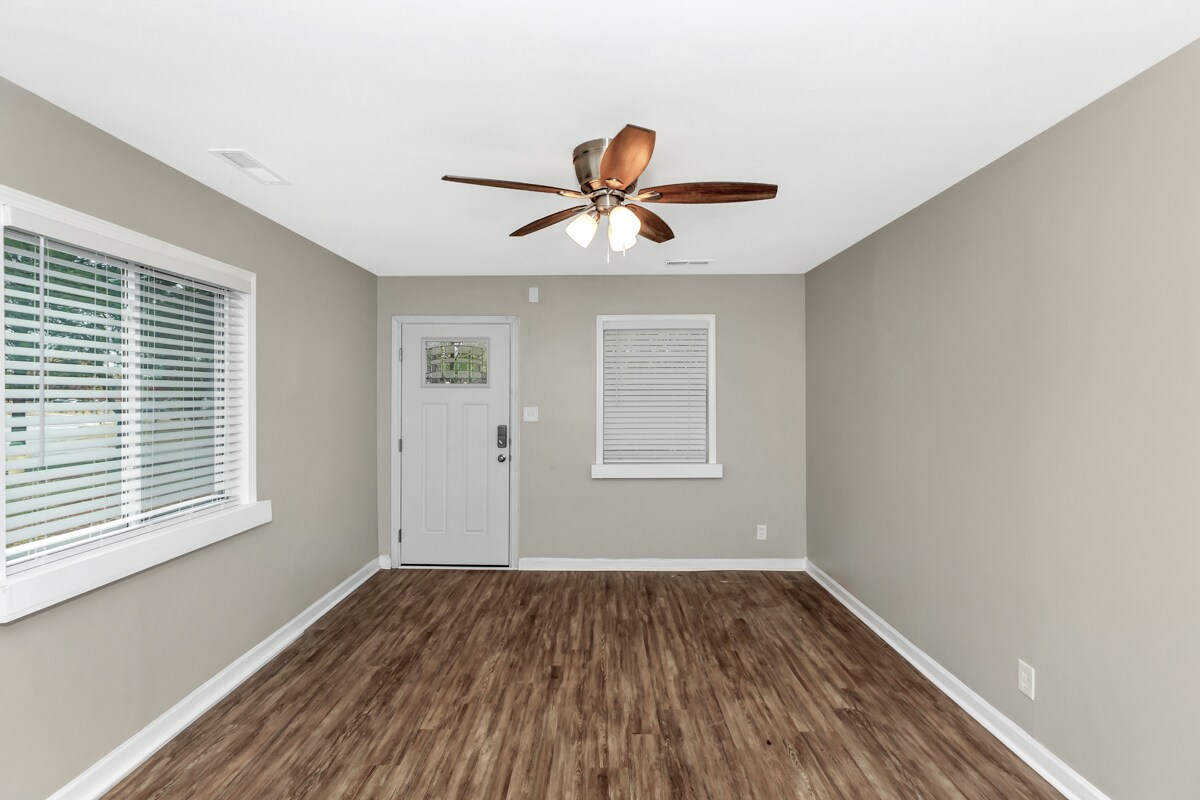 Building Photo - 4304 9th Ave SW