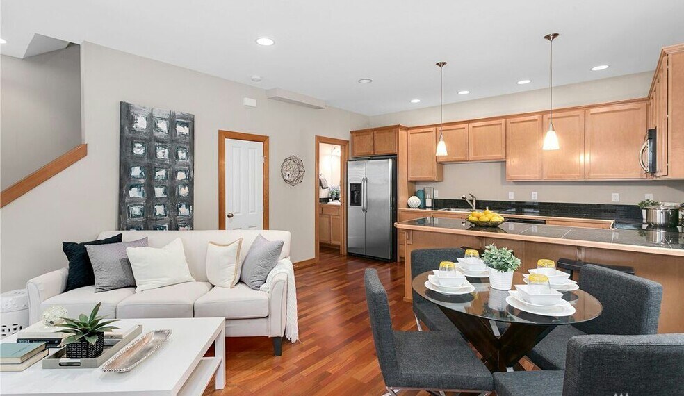 Building Photo - 4816 40th Ave SW #B