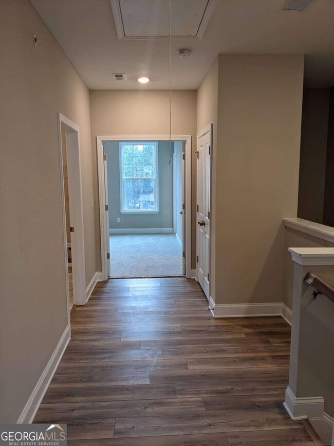 Building Photo - 225 Spike Trl SE