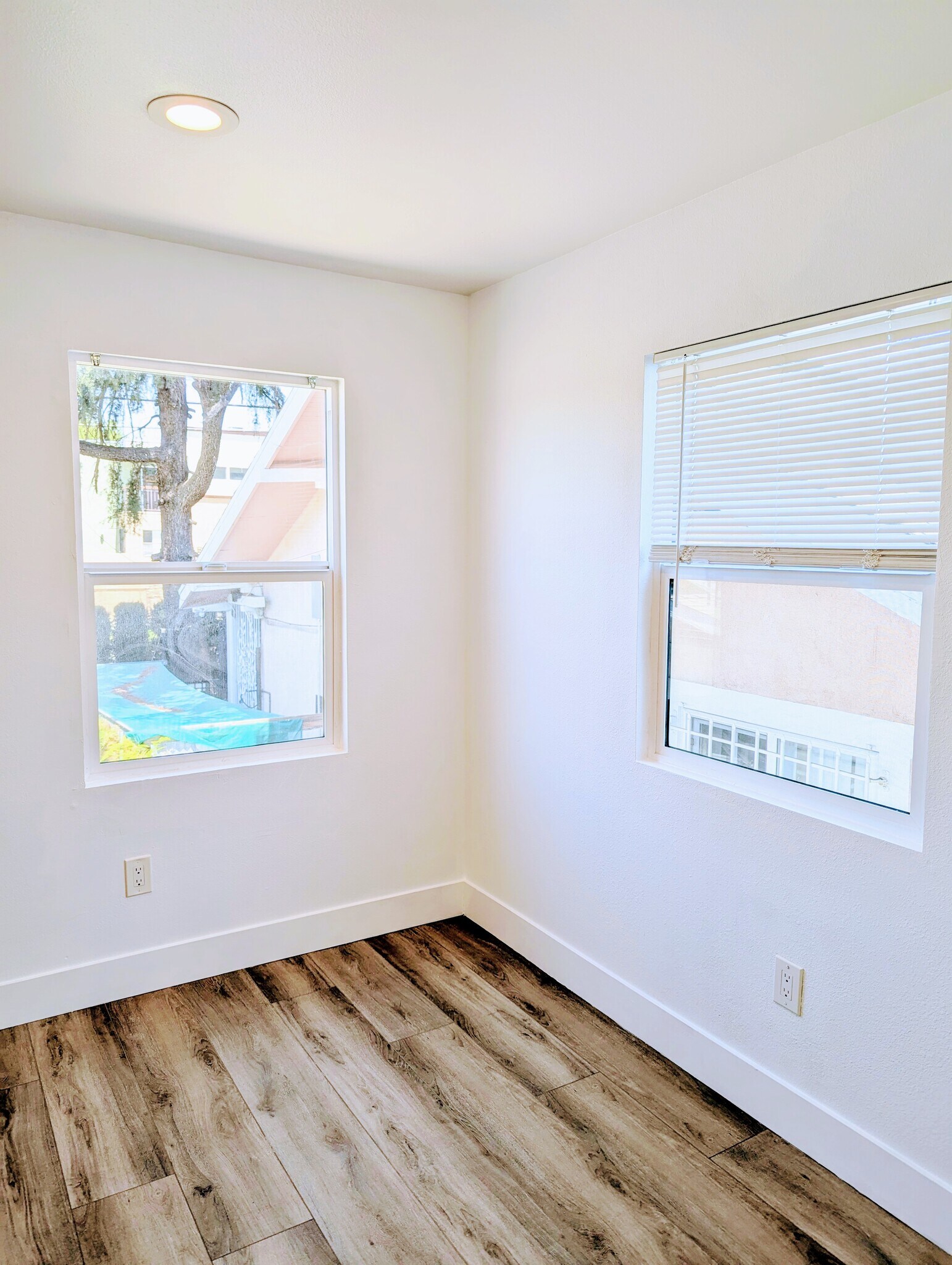 Building Photo - 728 E Palmer Ave