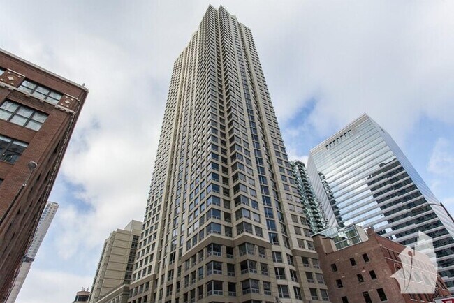 Primary Photo - 450 N Wabash Ave