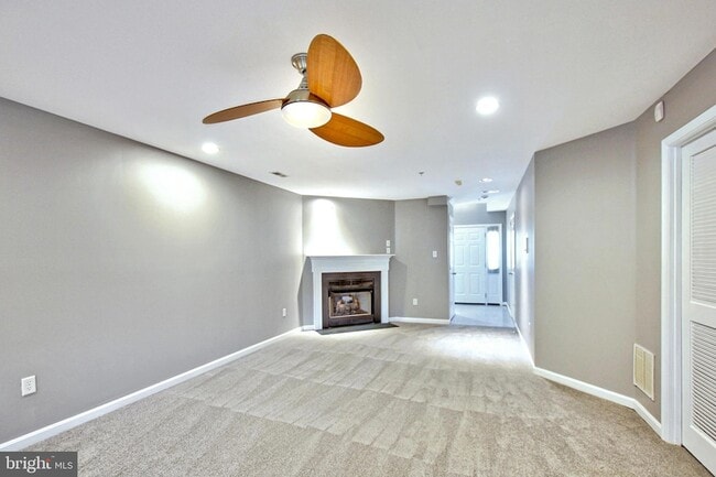 Building Photo - 9902 Woodview Dr