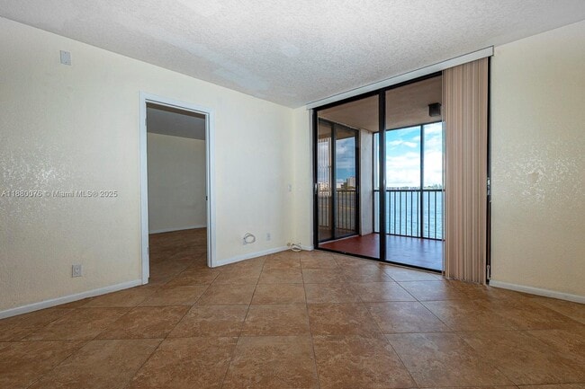 Building Photo - 109 Lake Emerald Dr