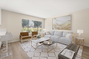 Building Photo - Highland Parc South