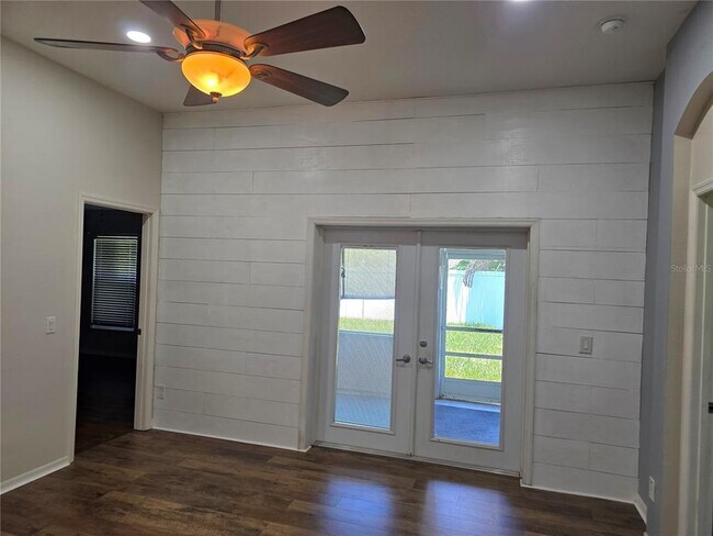 Building Photo - 806 Lesa Glen Pl