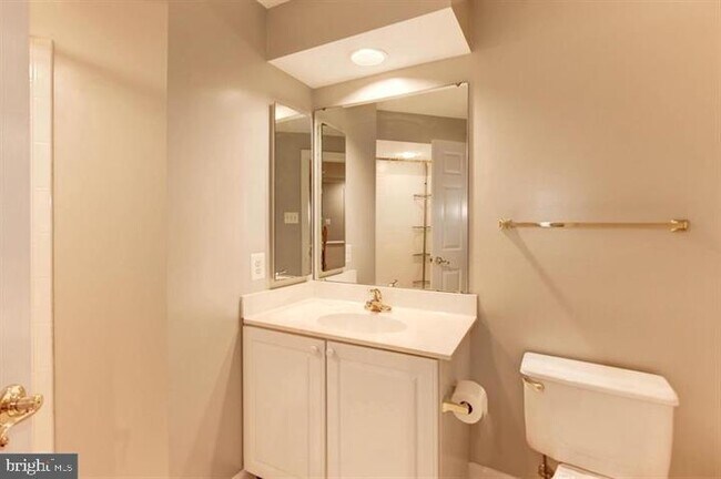 Building Photo - 14213 Floral Park Dr