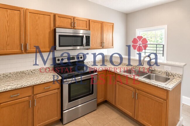 Building Photo - First floor 2 bedroom unit in the Heart of Downtown Savannah!