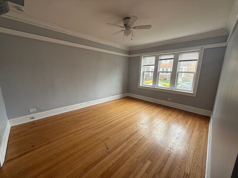 Building Photo - 3020 N Karlov Ave