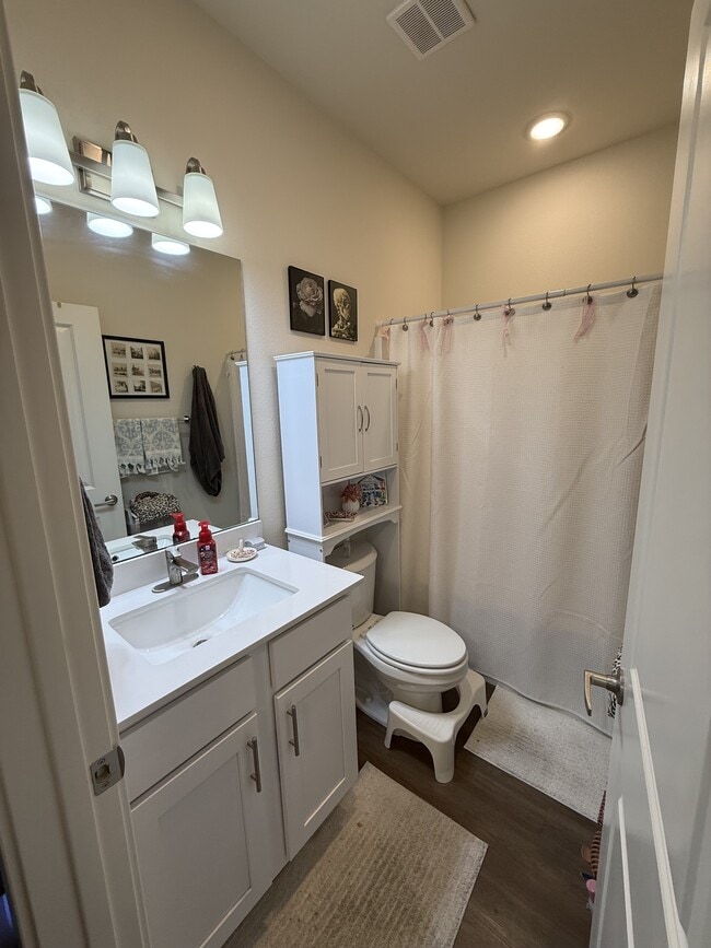 Building Photo - 610 Whitham Ave