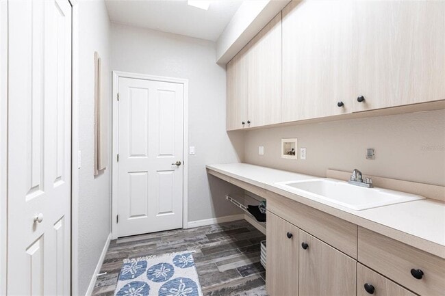 Building Photo - 1503 Suzi St