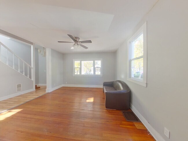 Building Photo - 3 Bedroom Home