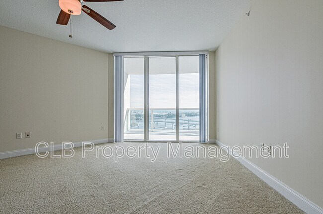 Building Photo - 241 Riverside Dr