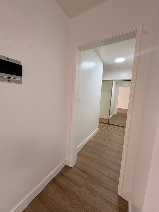 Building Photo - 1825 N Gramercy Pl