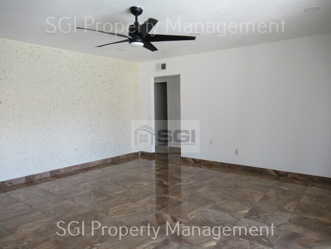 Building Photo - 4141 W Diana Ave