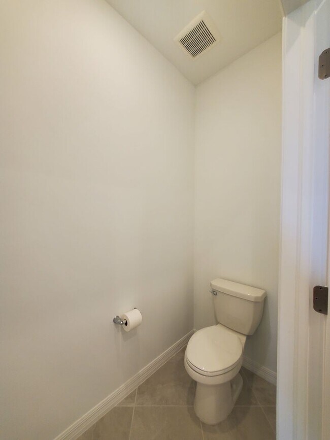 Building Photo - 20660 HAZELNUT Ct