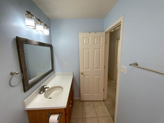 Building Photo - 3 Bedroom Single Story Home Available Near...