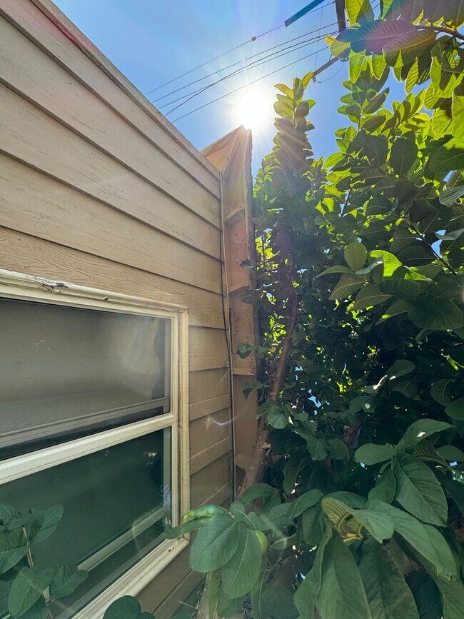 Building Photo - La Habra Duplex