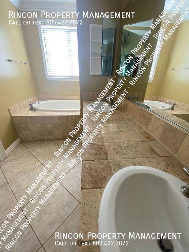 Building Photo - Elegant Long Term Large Home Rental - Load...