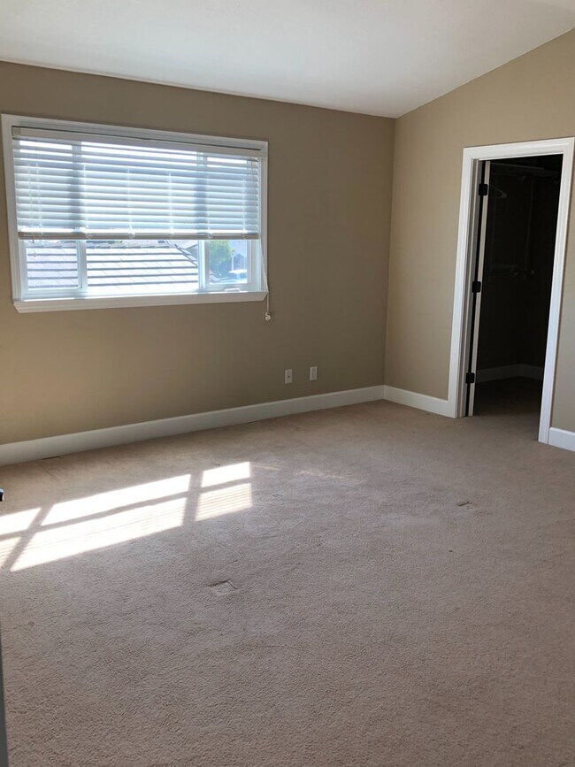 Building Photo - COMING SOON!! Foxboro neighborhood & Travis Unified School District! This beauty is a 3bed / 3 ba...