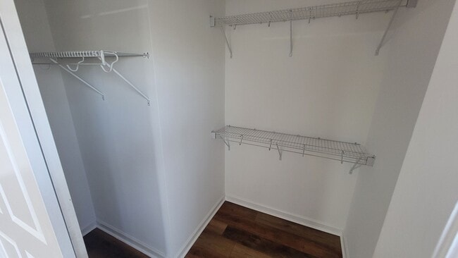 Building Photo - The 5 Bedroom You've Been Looking For!!