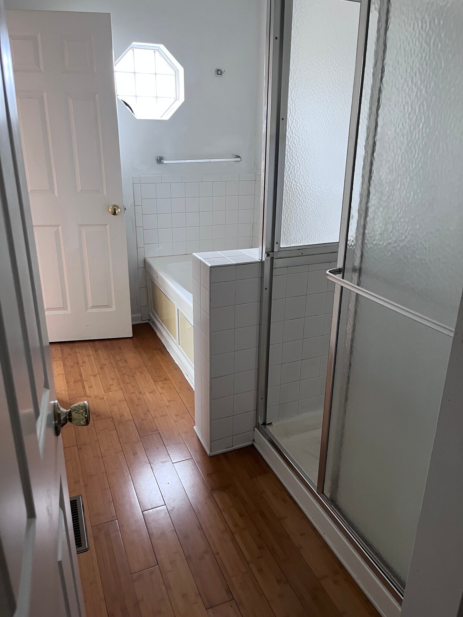 Building Photo - 2395 Maple Hedge Way