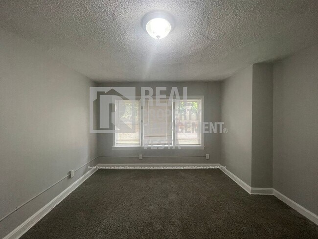 Building Photo - 444 Corbin Ave