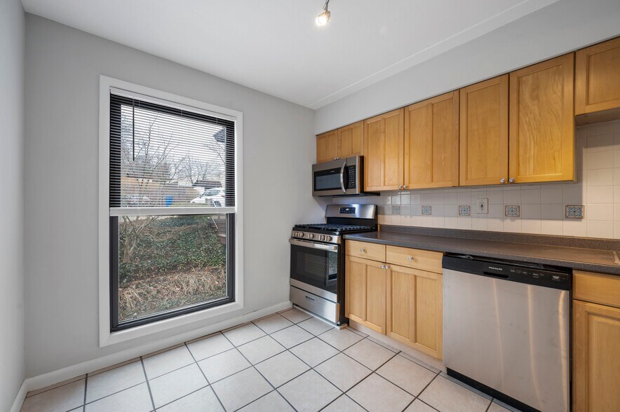 Building Photo - 253 Shawmont Ave