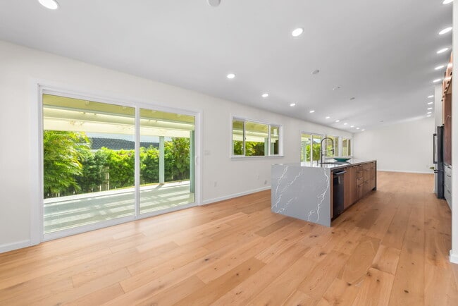 Building Photo - 2067 Laukahi St