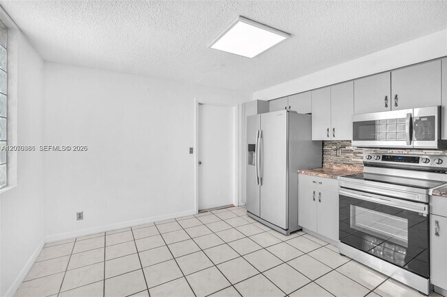 Building Photo - 800 Sorrento Dr