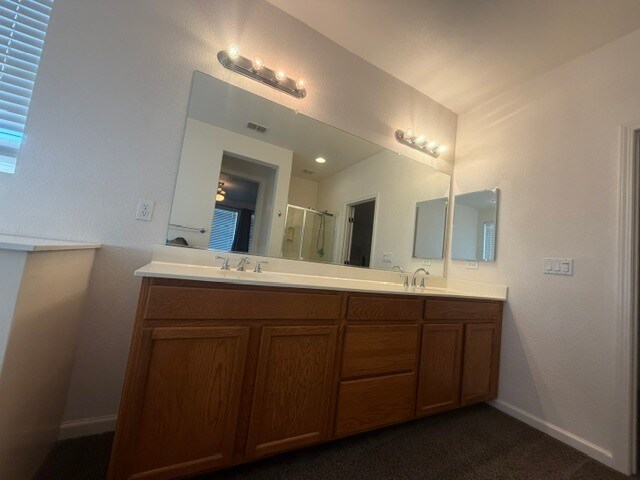Building Photo - Gorgeous Modesto Home 3 Bedroom 2.5 Bathroom
